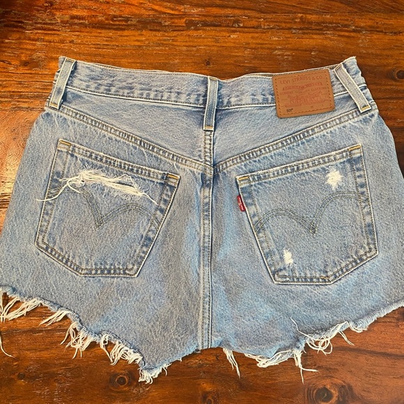 LEVI’S 501 “Big E” Jean Shorts Ripped Distressed Size 28 - Picture 5 of 13